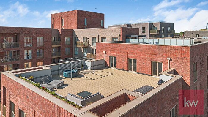 2 Bedroom Flat For Sale In St. Ives Road, Maidenhead, Berkshire, SL6