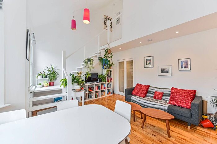 3 Bedroom Flat To Rent In Handforth Road, Oval, London, SW9