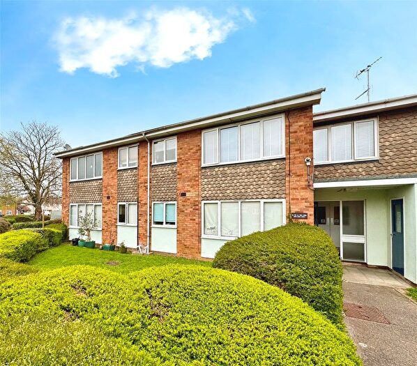 2 Bedroom Flat For Sale In Holloway Crescent, Leaden Roding, Dunmow, Essex, CM6