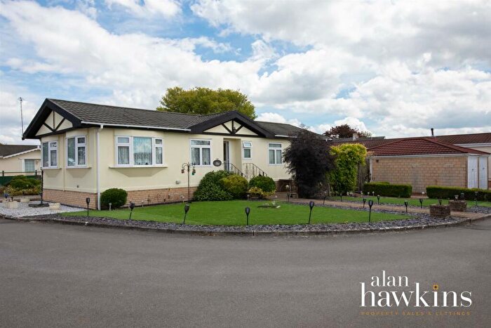 2 Bedroom Park Home For Sale In Lillybrook Estate, Lyneham, SN15