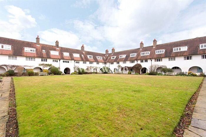 1 Bedroom Apartment To Rent In Heath Close, London, NW11