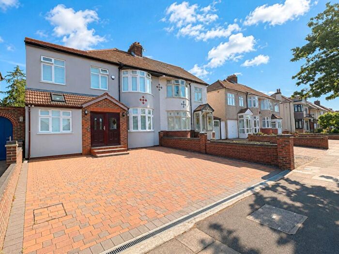 5 Bedroom Semi-Detached House For Sale In Latham Road, Bexleyheath, DA6