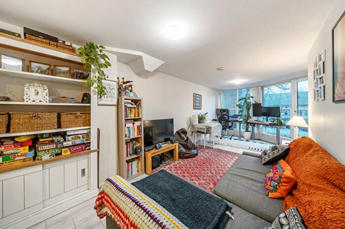 1 Bedroom Flat To Rent In Falmouth House, Seaton Close, SE11