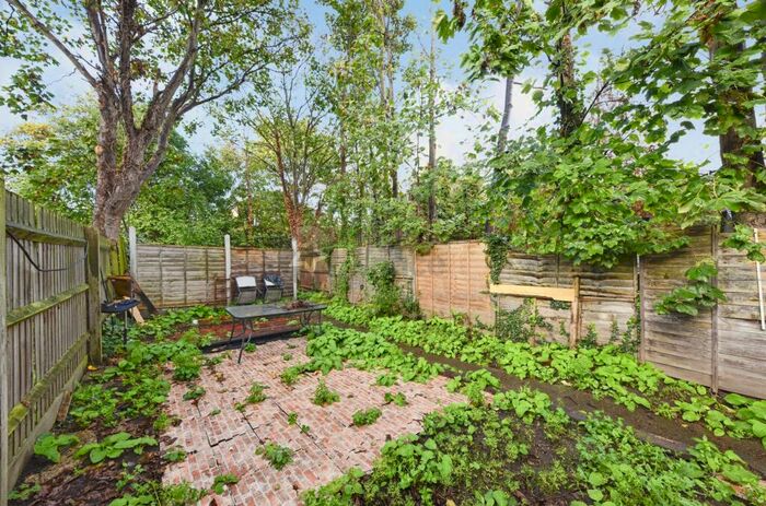 2 Bedroom Flat To Rent In Clova Road, Newham, E7