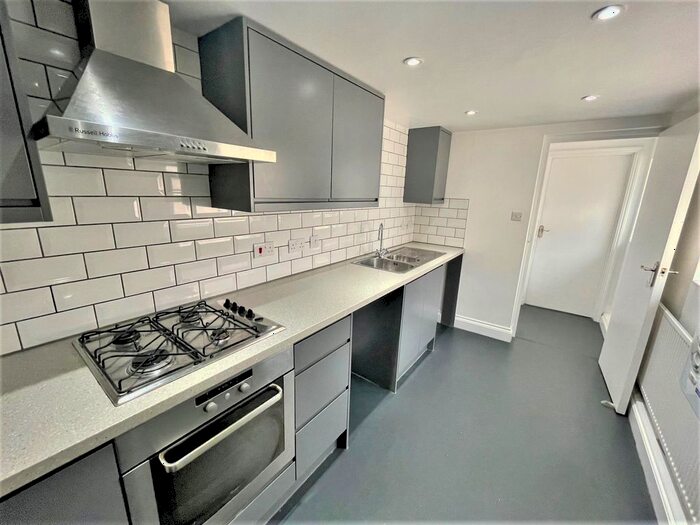 1 Bedroom Flat To Rent In Parrock Street, Gravesend, Kent, DA12