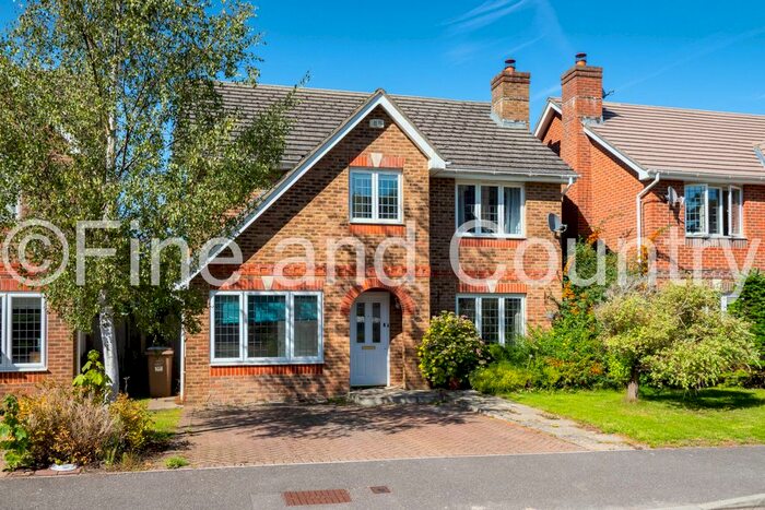 4 Bedroom Detached House To Rent In Roman Way, Carshalton, SM5