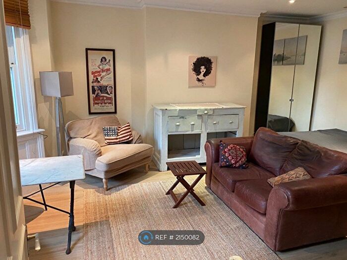 Studio To Rent In Cambridge Gardens, London, W10