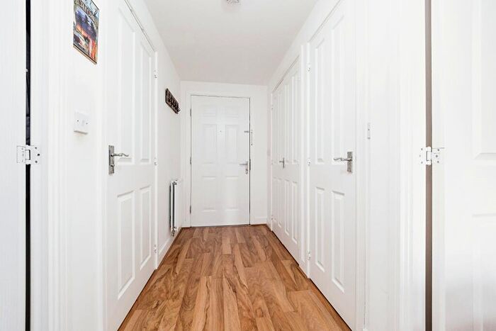 1 Bedroom Flat For Sale In Dean Path, Dagenham, RM8