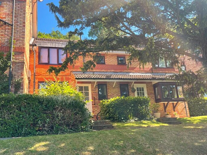 1 Bedroom Flat To Rent In Badgers Hollow, Peperharow Road, Godalming, Surrey, GU7