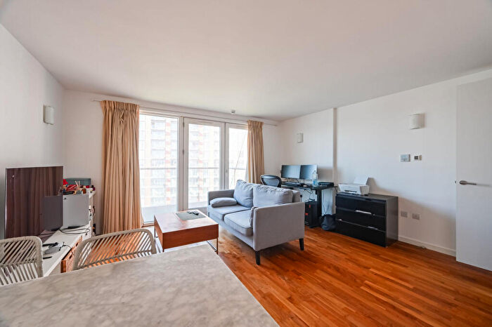 1 Bedroom Flat For Sale In New Providence Wharf, Canary Wharf, London, E14