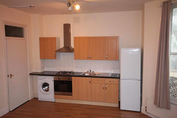2 Bedroom Apartment To Rent In Well Street, Hackney, E9