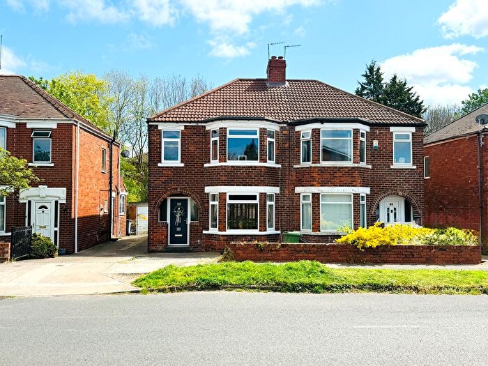 3 Bedroom Semi-Detached House For Sale In Plantation Drive, York, YO26