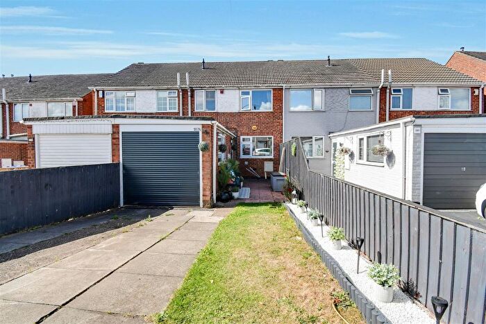 3 Bedroom Property For Sale In St. Nicholas Drive, Grimsby, DN37