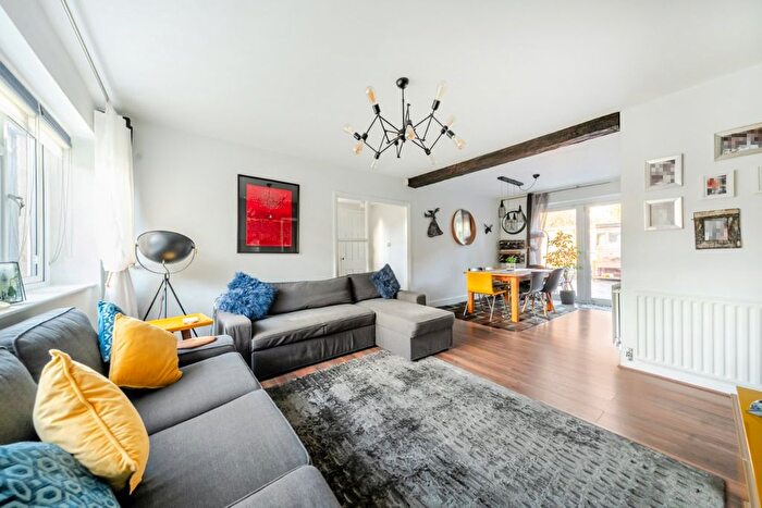 2 Bedroom Maisonette To Rent In Simpson Road, Richmond, TW10