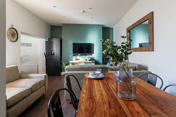 6 Bedroom Terraced House To Rent In Sutton Street, Durham, DH1