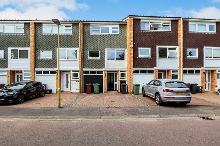 4 Bedroom Terraced House To Rent In Shakespeare Road, Harpenden, AL5