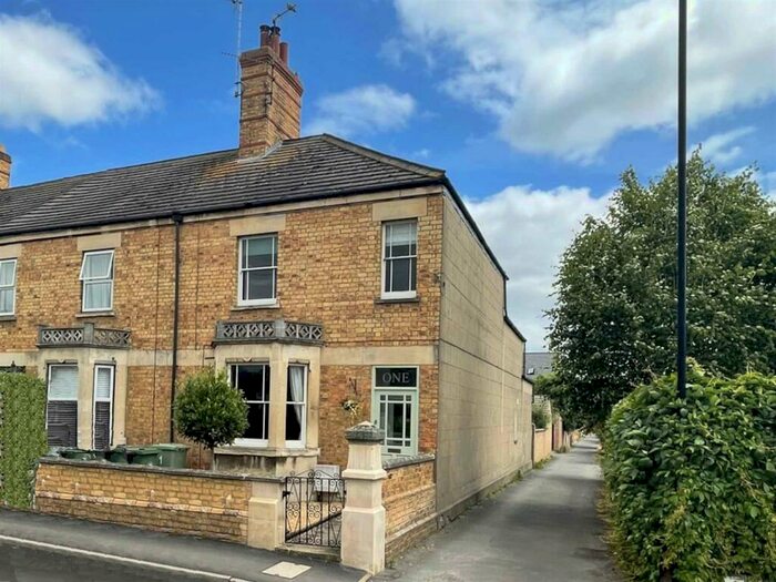 4 Bedroom End Of Terrace House To Rent In Kings Road, Stamford, PE9