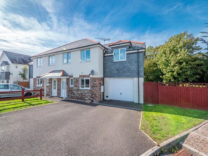 3 Bedroom Semi-Detached House For Sale In Barnfield Park, Stratton, EX23