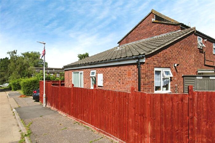 1 Bedroom Bungalow To Rent In Wayletts, Laindon, SS16