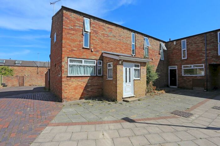 3 Bedroom Semi-Detached House To Rent In Camellia Place, Basildon, Essex, SS15