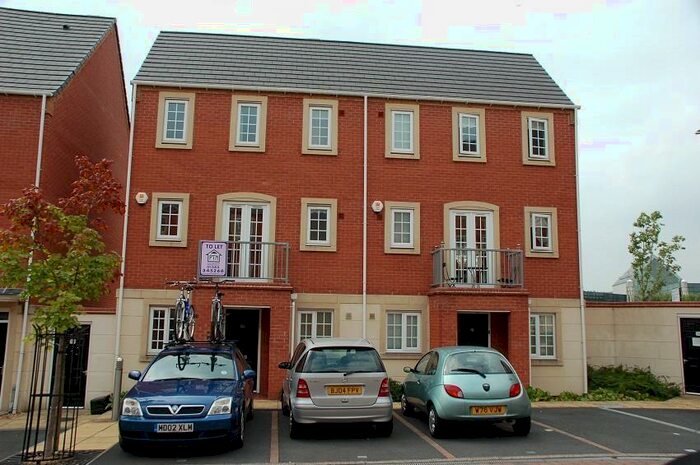 3 Bedroom Town House To Rent In Madison Avenue, Brierley Hill, DY5