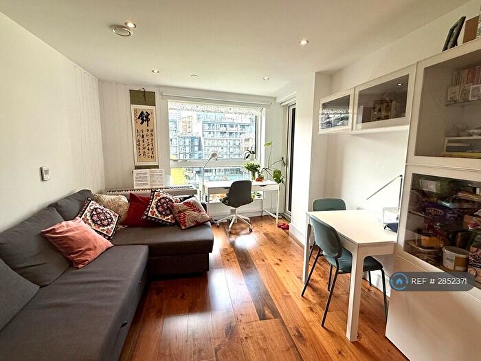 1 Bedroom Flat To Rent In Lincoln Plaza, Canary Wharf, E14