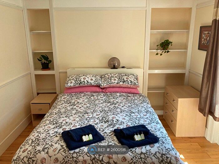 2 Bedroom Flat To Rent In Church Road, Penryn, TR10