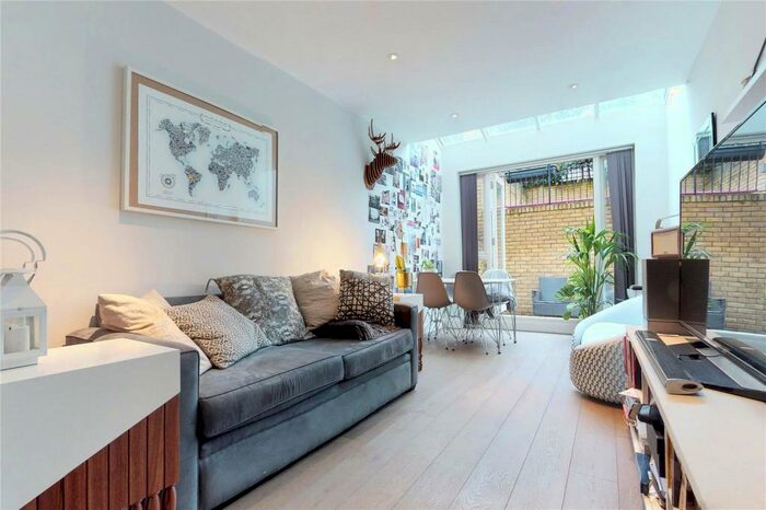 1 Bedroom Flat To Rent In - Chelsea Walk, London, SW10