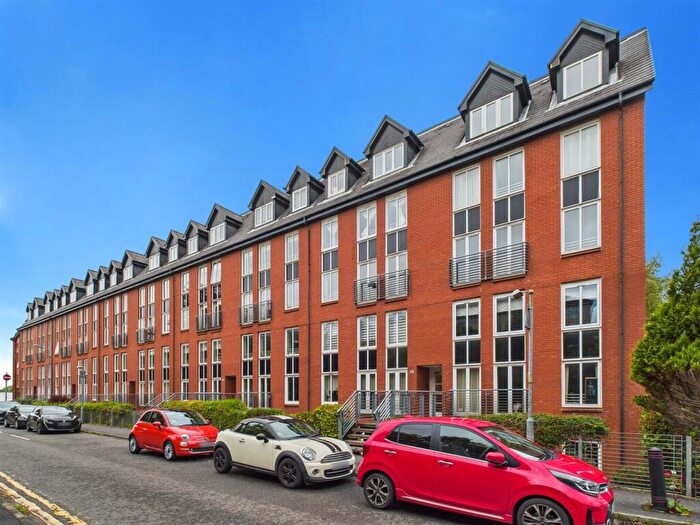 2 Bedroom Flat For Sale In Randolph Gate, Glasgow, G11
