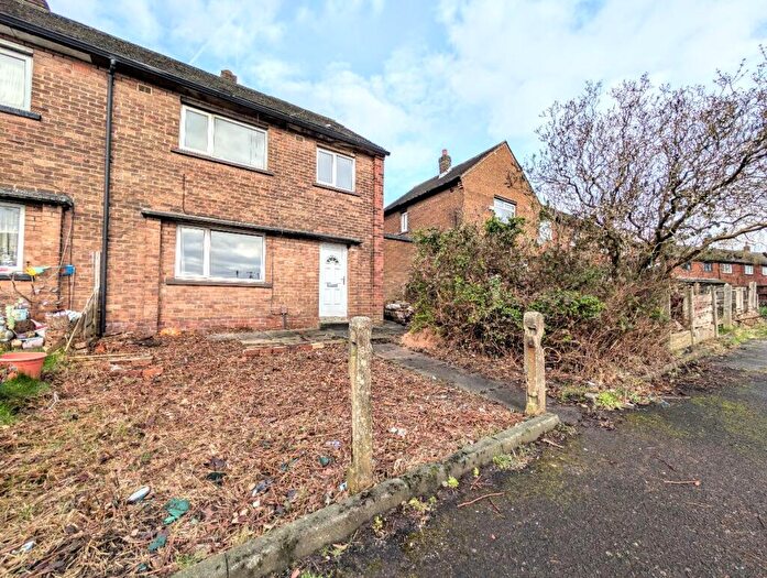 3 Bedroom Semi Detached House For Sale In Iris Avenue, Kearsley, Bolton, BL4