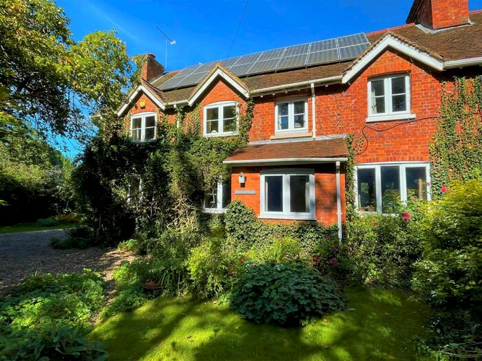 4 Bedroom Semi-Detached House For Sale In Wood Lane, Kidmore End, RG4