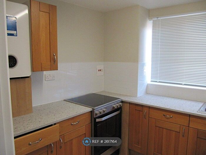 2 Bedroom Flat To Rent In Dairy Court, Crewkerne, TA18