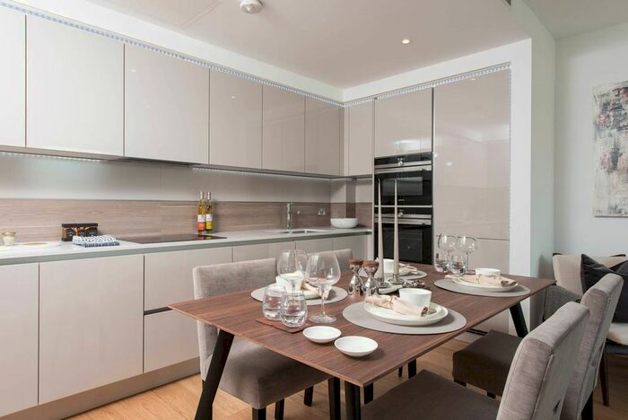 3 Bedroom Flat To Rent In Holland Park Avenue, Holland Park, London, W11