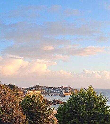 2 Bedroom Flat For Sale In Primrose Valley, St. Ives, TR26