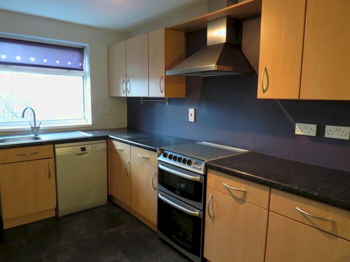3 Bedroom Property To Rent In East Fountains, Causeway Foot, Halifax, HX2