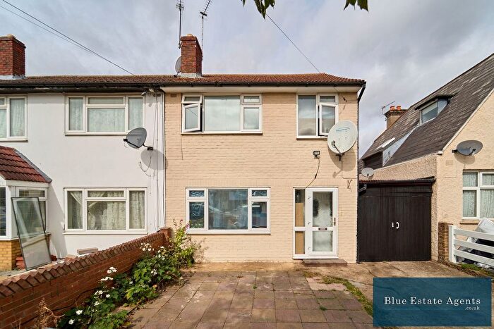 3 Bedroom Semi-Detached House For Sale In Curtis Road, Whitton, Hounslow, TW4