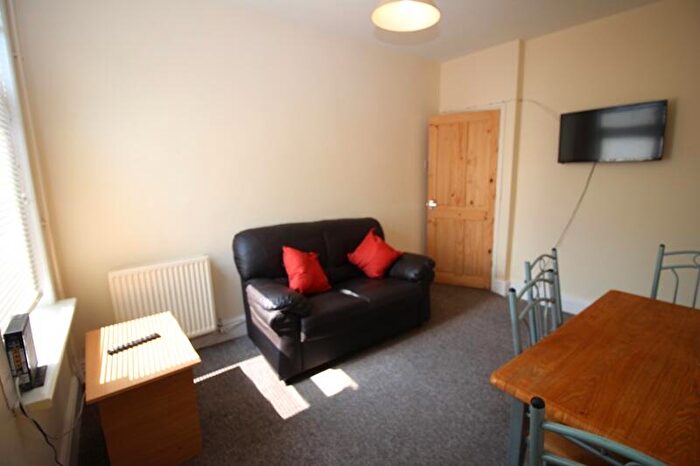 2 Bedroom House To Rent In **Student** / Two Bed Hood Street, Lincoln, Lincolnshire, LN5