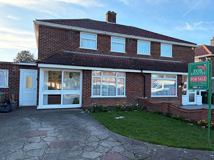 3 Bedroom Semi Detached House For Sale In The Pantiles, Bexleyheath, DA7