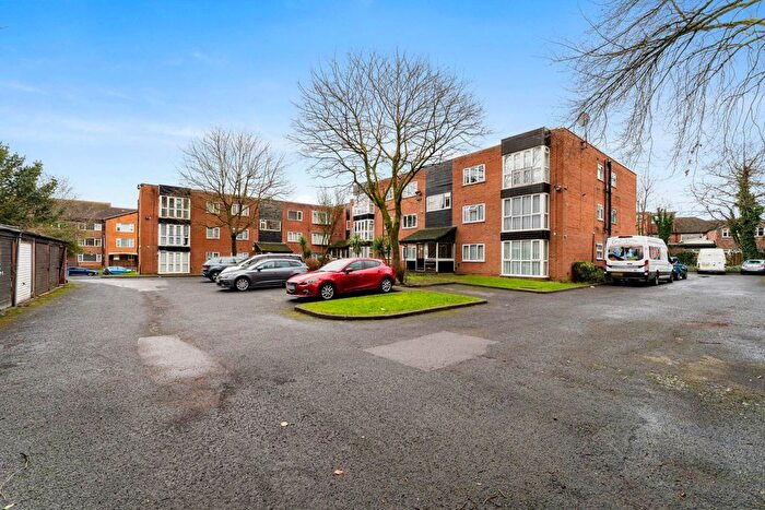 2 Bedroom Flat For Sale In Lincoln Court, Salford, M7