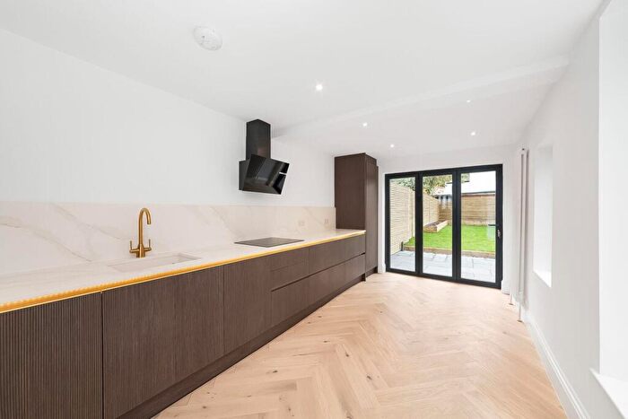 3 Bedroom House For Sale In Nutcroft Road, Peckham, London, SE15