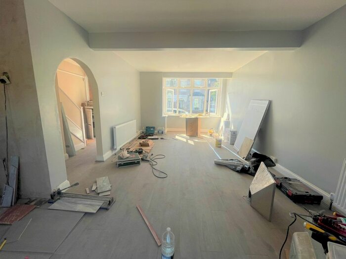 3 Bedroom Terraced House To Rent In Farnan Avenue, Walthamstow, E17