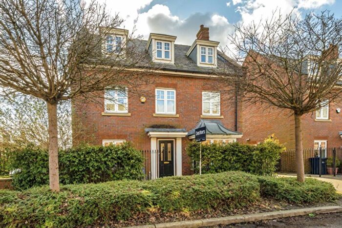 5 Bedroom House To Rent In Tavistock Avenue, Mill Hill, NW7