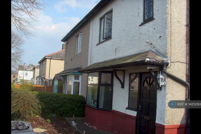 3 Bedroom Semi-Detached House To Rent In Glenroy Avenue, Colne, BB8