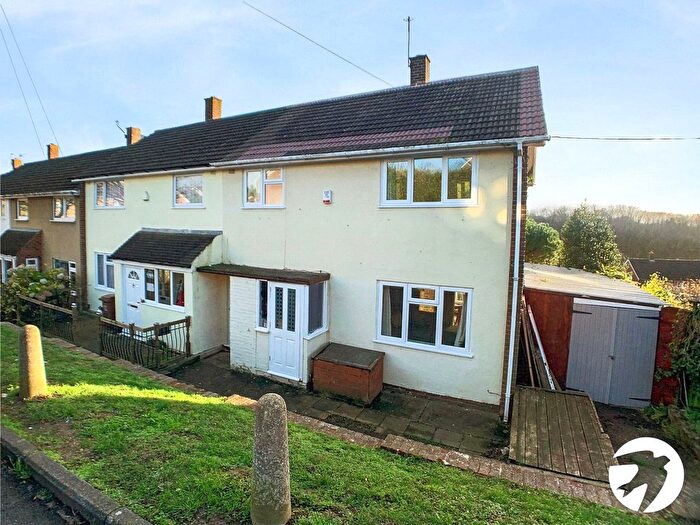 3 Bedroom End Terrace House For Sale In Laburnum Road, Rochester, Kent, ME2