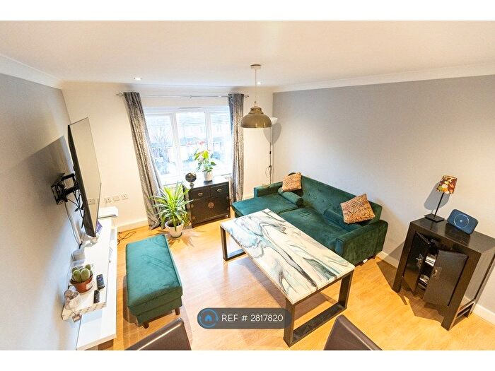 2 Bedroom Flat To Rent In Kendal Court, Kenley, CR8