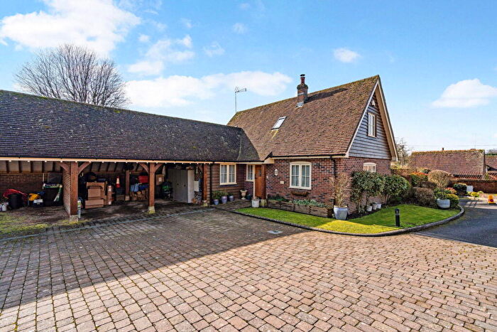 3 Bedroom Detached House For Sale In Farriers Close, Preston Candover, RG25