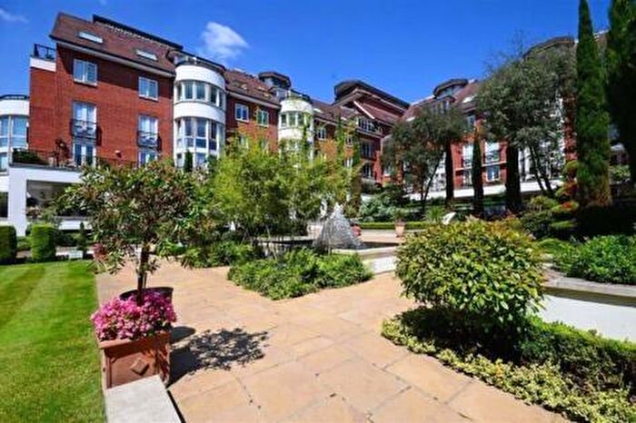 3 Bedroom Flat To Rent In Kidderpore Avenue London, NW3