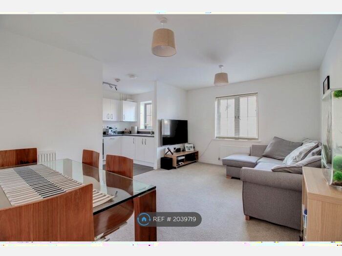 2 Bedroom Flat To Rent In Copia Crescent, Leighton Buzzard, LU7