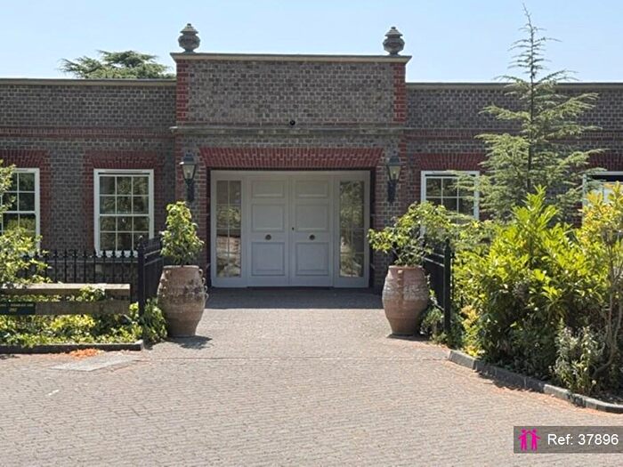 2 Bedroom Apartment For Sale In The Mount, Reading, RG4