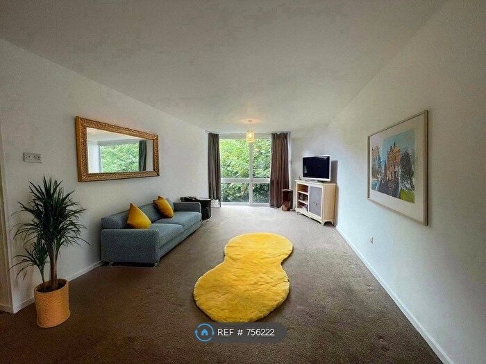 2 Bedroom Flat To Rent In The Park, Leicester, LE2